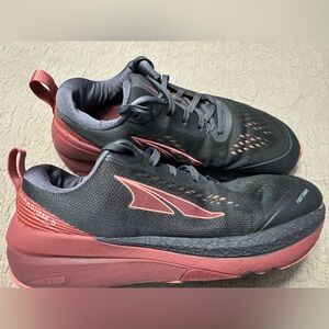 •SOLD• Altra Paradigm 5 women’s